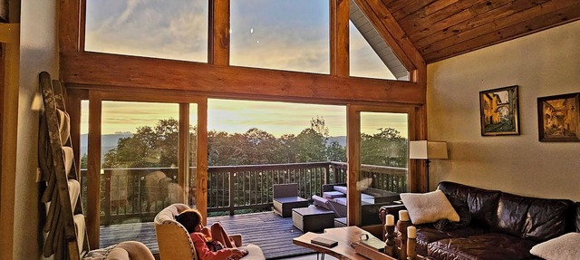 Breathtaking Mountain Views and Sunsets, fully renovated, luxury VT retreat,