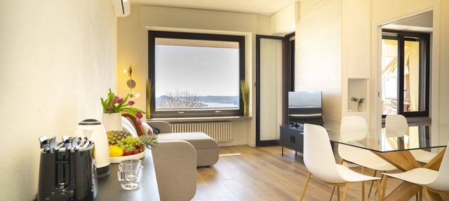 Brezza Azzurra | Lake View & Pools