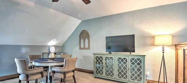 Brick Victorian Apt w/ Mtn Views, Walk to River!