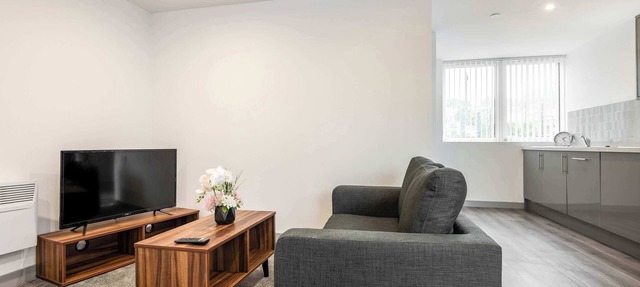 Bright 1 Bed Apartment in Yeadon