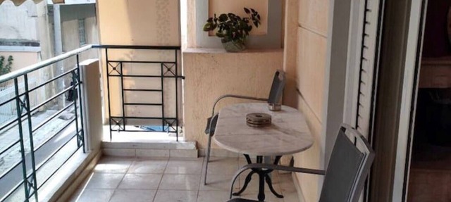Bright 2BR with Balcony and Lift/5min to Metro/15 min to Monastiraki Station