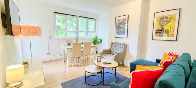 Bright 3 Bed flat with Balcony near Finsbury Park