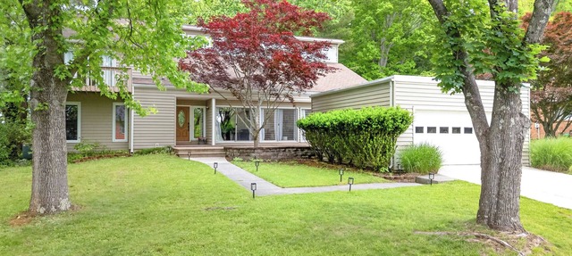 Bright 5BR Blacksburg Retreat Big Windows, Patio & Firepit Near VT