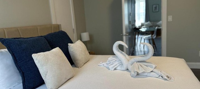 Bright & Airy 1 BDRM Private Apt