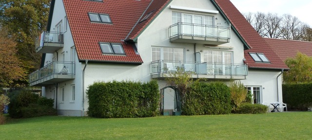 Bright and friendly apartment with comfortable amenities near the beach.