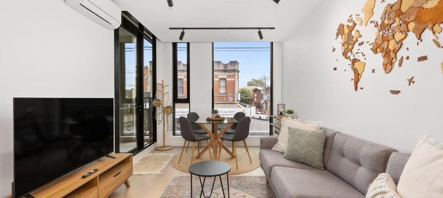 Bright and Modern 1BR Apt with Balcony and Car Park