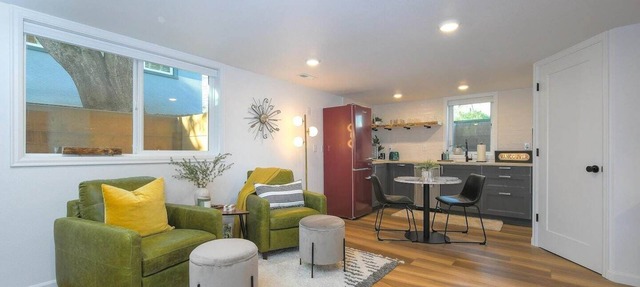 Bright and Modern Basement Apartment ✿ DT Neighborhood