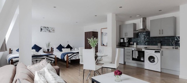 Bright and Modern Studio Near Ealing Broadway