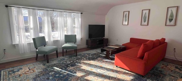 Bright Boho Apt in 18th c Berkshire Farmhouse