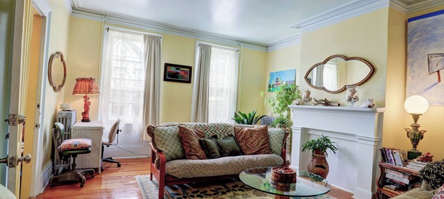 BRIGHT, CHARMING 3-BR WITH GARDEN IN THE HEART OF TOWN