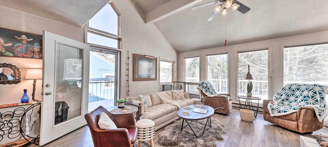 Bright Cloudcroft Condo w/Game Room + Deck!