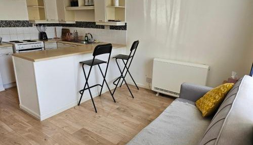 Bright & Comfortable sleeps 4 nr London Heathrow