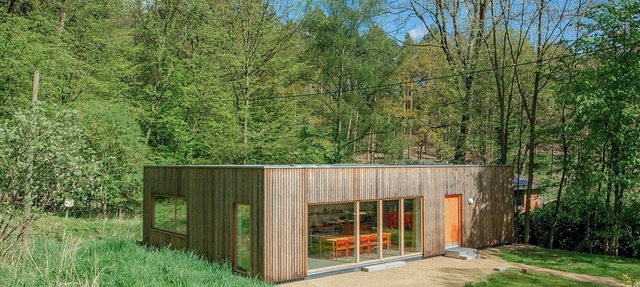 Bright holiday home by woods near the river Elbe
