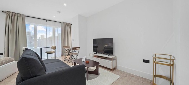 Bright & Modern Studio by Clapham Junction