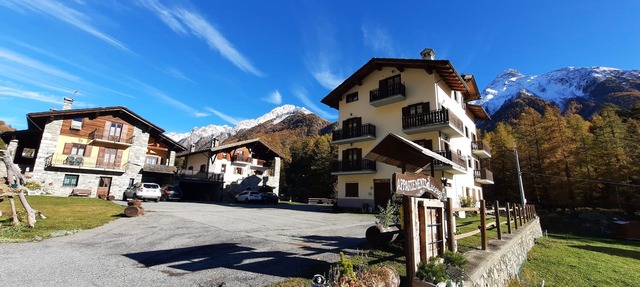 bright, panoramic and comfortable apartment, ideal starting point for trekking.