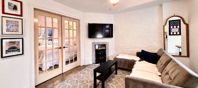 Bright + Private Capitol Hill Retreat King Bed Free Parking Permit