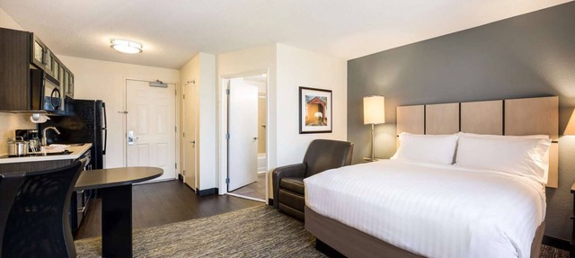 Bright Queen Studio Suite | Full Kitchen, BBQ, 6.8 mi to Pittsburgh Speedway