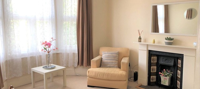 Bright, Spacious, 2 Bed 1st Floor Apartment, Elizabeth & Central Lines
