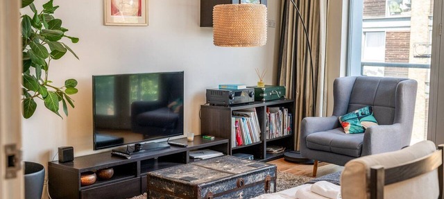 Bright & Spacious Battersea Flat