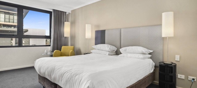 Bright Studio with Pool Access in Parramatta