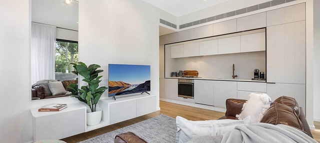 Bright Terrace Unit Next to Chapel St Dining
