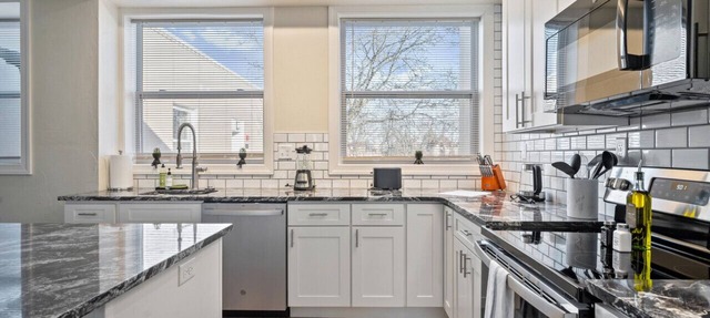 Bright & Upscale|King Bed|Free Parking w/Workspace