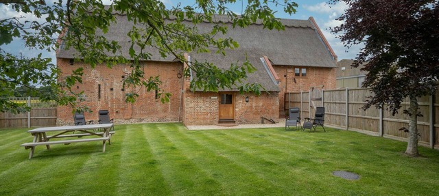 Bristow's Barn | East Ruston Cottages. East Ruston, Norfolk