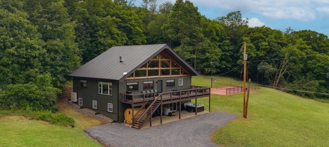 Broad Top Cabin | Pond + Putting Green + Sauna, Perfect for Groups