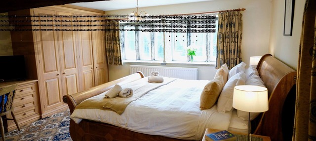 Bronte Suite, Spacious Super King with en-suite