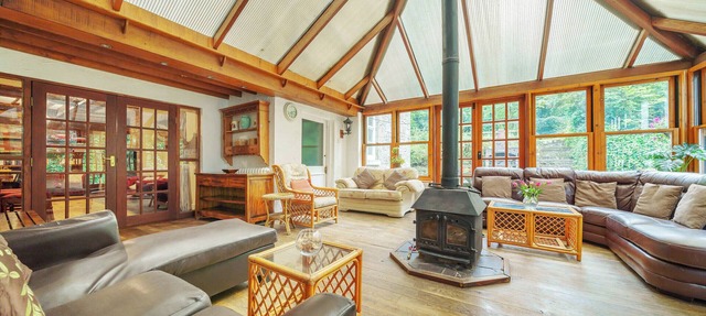 BROOKSIDE MANOR HOUSE, family friendly, with pool in Bronygarth