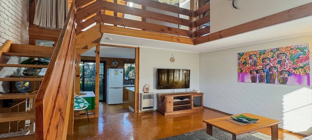 'Broulee Break' -2-Bed Beach House with Games Room