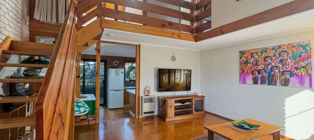 'Broulee Break' -2-Bed Beach House with Games Room