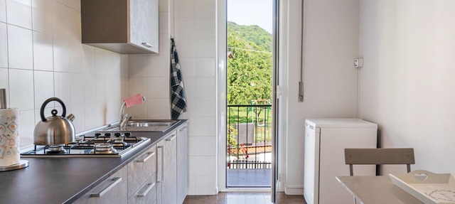 Bruna's Apartment with Lake View, Garden, Terrace & Wi-Fi