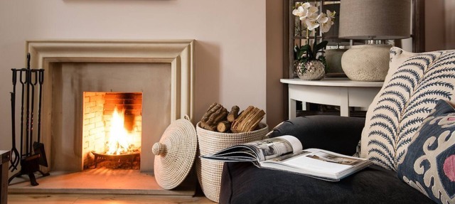 BUGHTRIG COTTAGE - sleeps 4 guests in 2 bedrooms