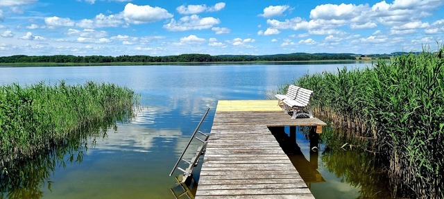 Bungalow incl. boat directly on the lake