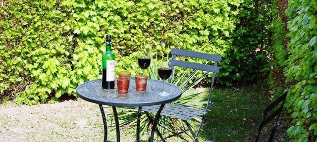Bungalow with barbecue and garden