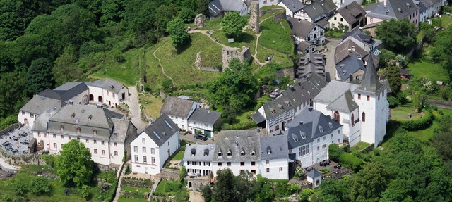 Burghaus & Villa Kronenburg