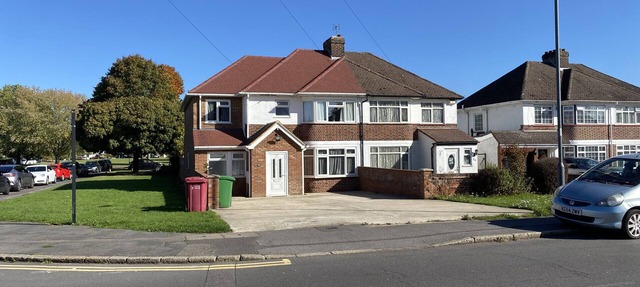 Burnham/Slough Spacious Six Bedroom House