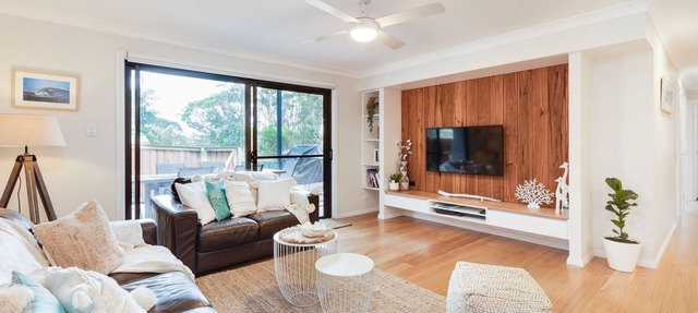 Burrill Lake - Self Contained Guest Suite - Rear Access to Beach