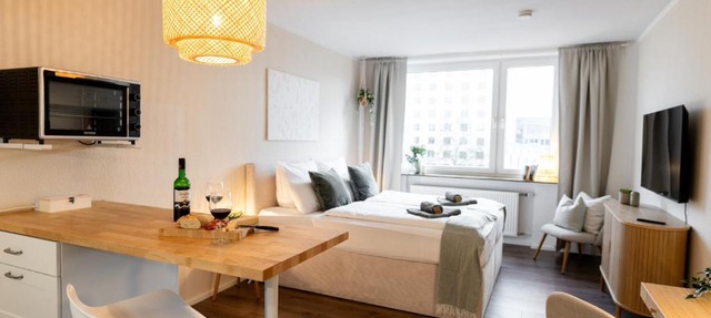 Business Studio Wolfsburg Fußgängerzone mit Parkplatz & Küche