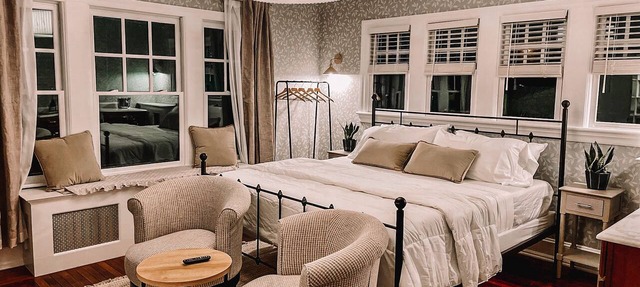 Buttonwood Boutique Hotel Suite #1, Beach & Town