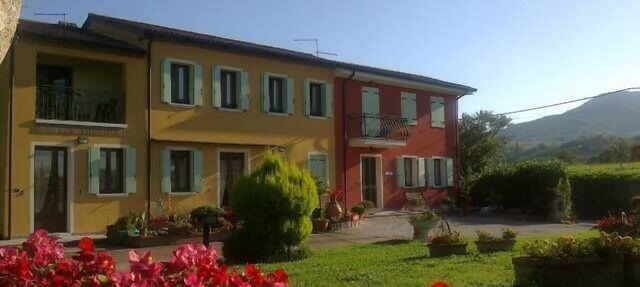 By: An hour from VENICE, in the park of the Colli Euganei - Tourist Locations