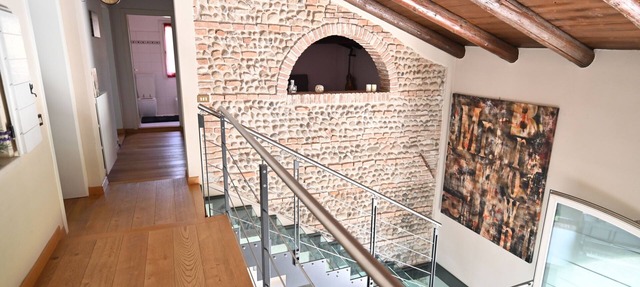 CA CENTOSA, renovated historic villa with patio and garden