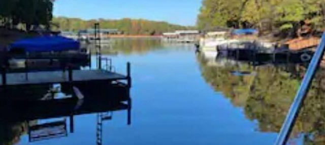 Cabin Lake Hartwell near Clemson and Greenville