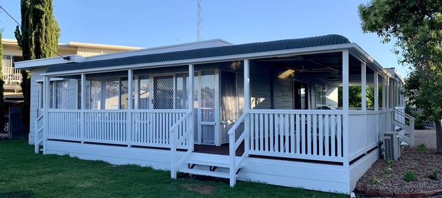 Caddy Shack, Port Hughes