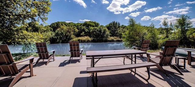 Camp Verde River Retreat on River,2 blocks to Downtown AC,WIFI, Kayaks, Fishing