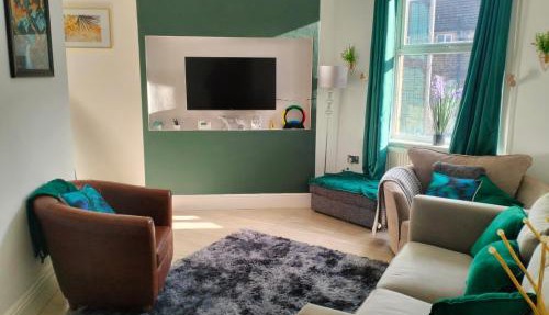 Canalside View House - Modern 11 Bed Retreat in the Yorkshire Dales