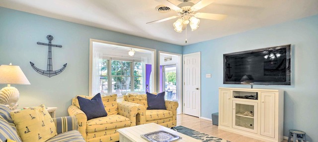 Cape May Quad Unit w/ Deck ~ Half-Mi to the Beach!