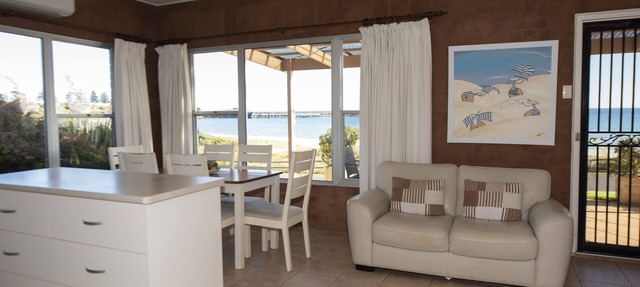 Cape View Cottage - beachside
