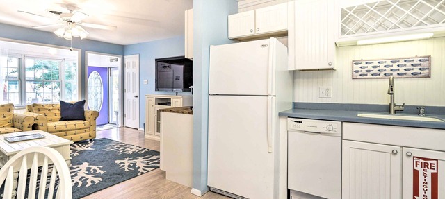 Captain's Quaders 2 Bedroom Home by RedAwning